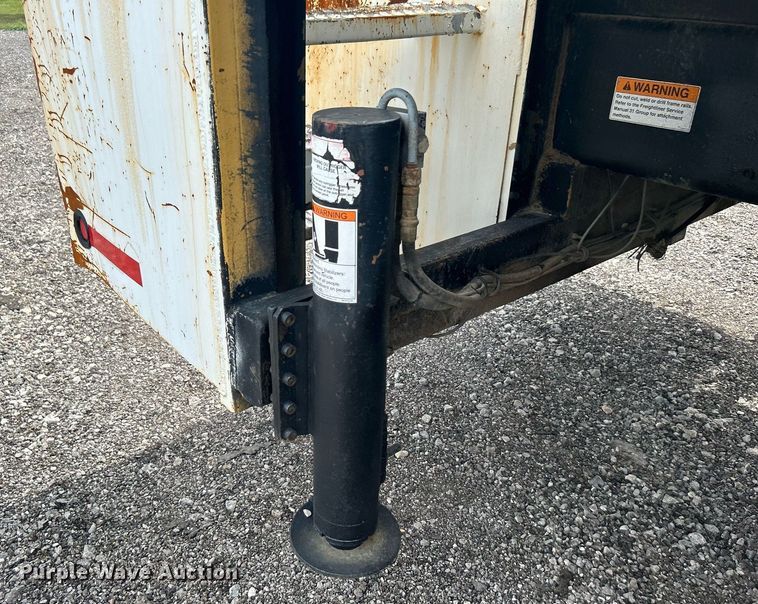 image for item LV9059 2007 Freightliner Business Class M2  crane truck