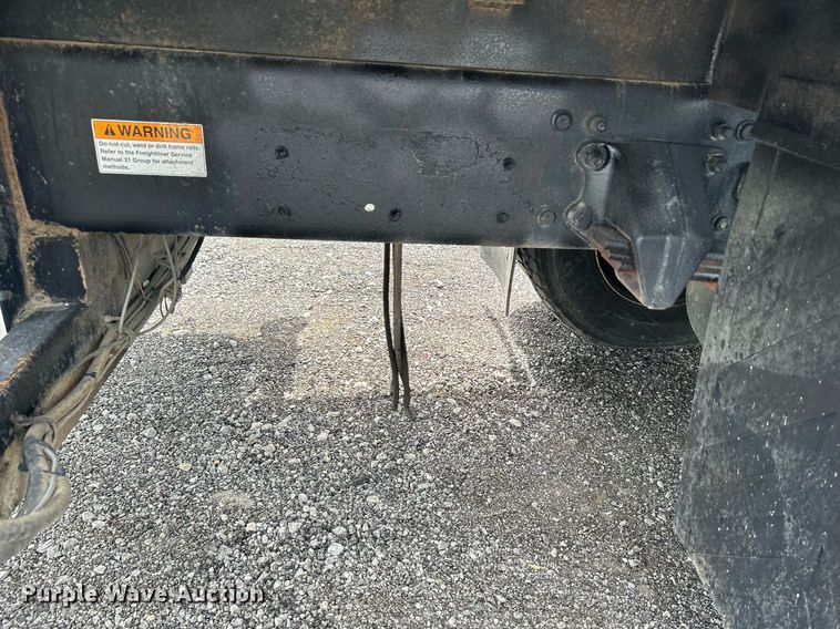 image for item LV9059 2007 Freightliner Business Class M2  crane truck