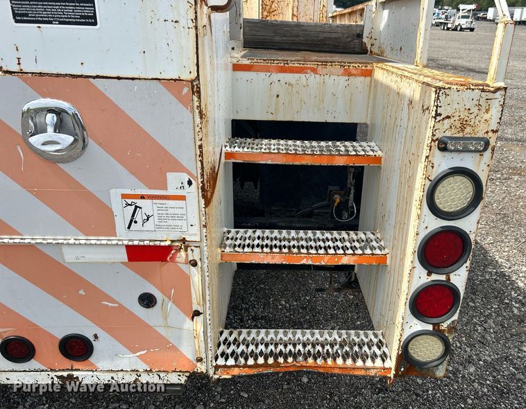 image for item LV9059 2007 Freightliner Business Class M2  crane truck