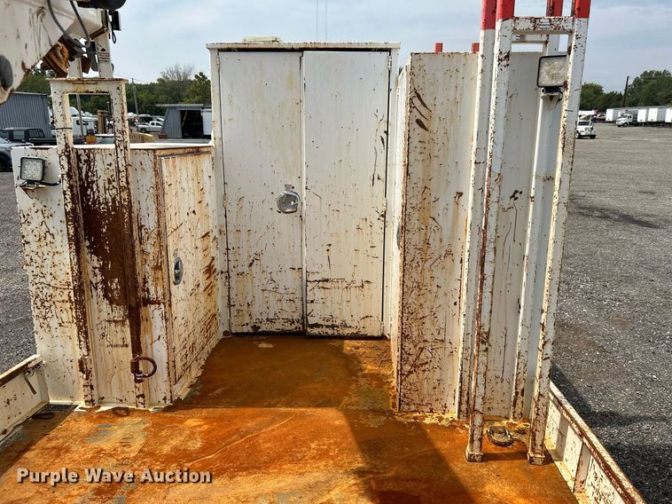 image for item LV9059 2007 Freightliner Business Class M2  crane truck