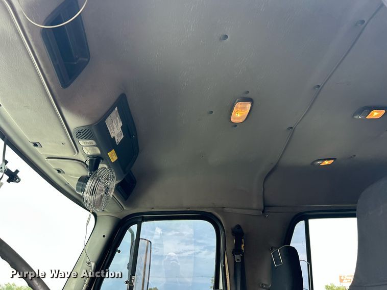 image for item LV9059 2007 Freightliner Business Class M2  crane truck