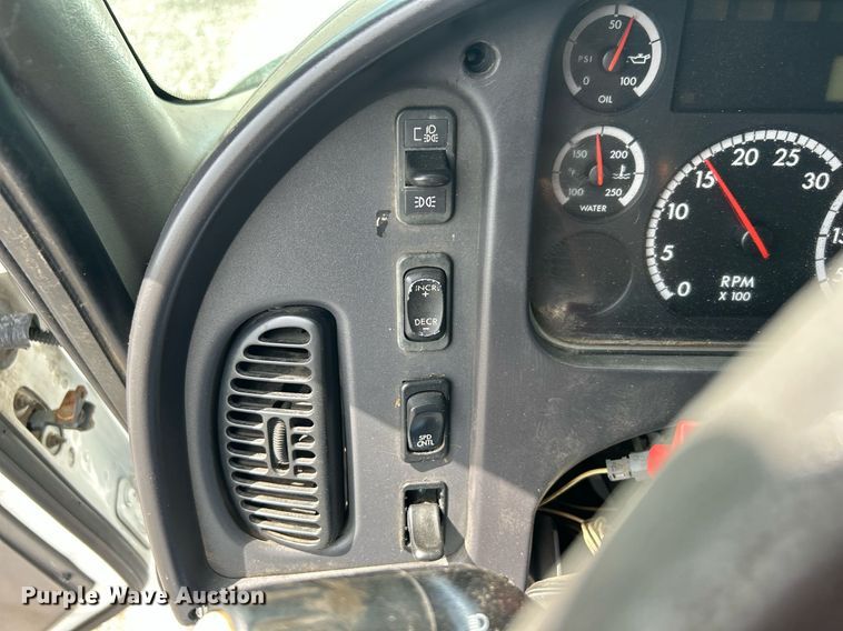 image for item LV9059 2007 Freightliner Business Class M2  crane truck