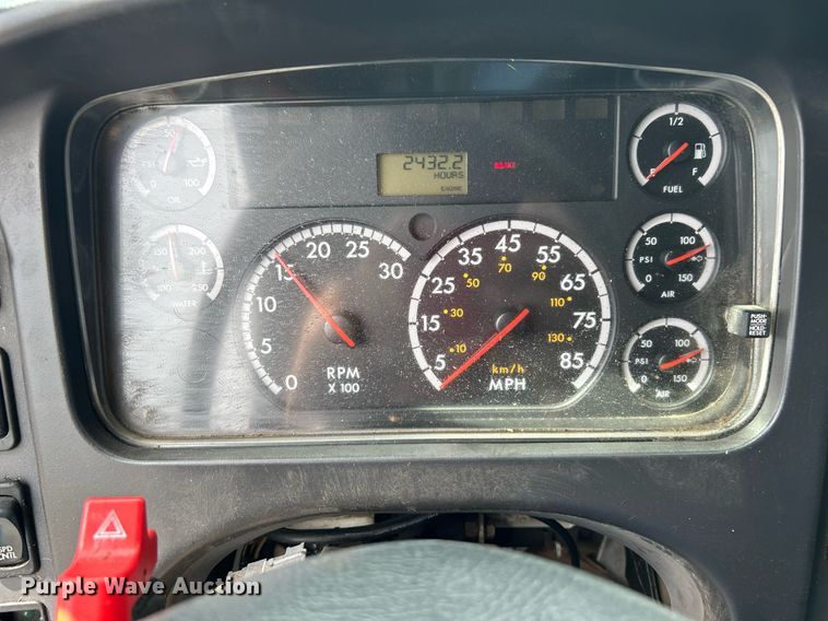 image for item LV9059 2007 Freightliner Business Class M2  crane truck