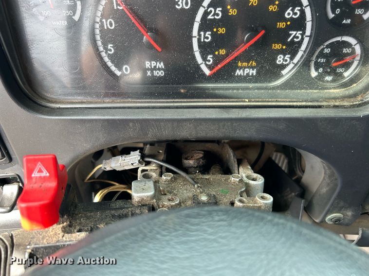 image for item LV9059 2007 Freightliner Business Class M2  crane truck