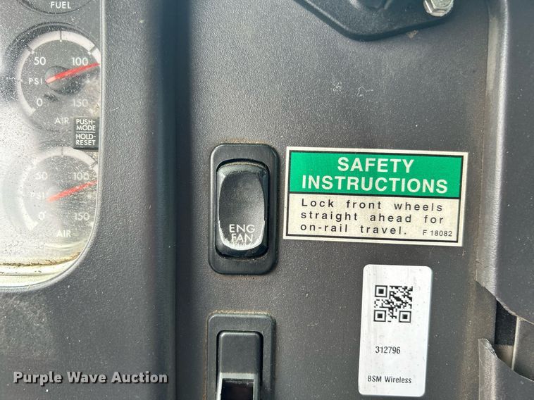 image for item LV9059 2007 Freightliner Business Class M2  crane truck