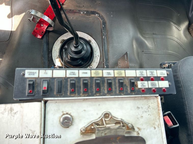 image for item LV9059 2007 Freightliner Business Class M2  crane truck