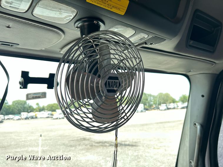 image for item LV9059 2007 Freightliner Business Class M2  crane truck