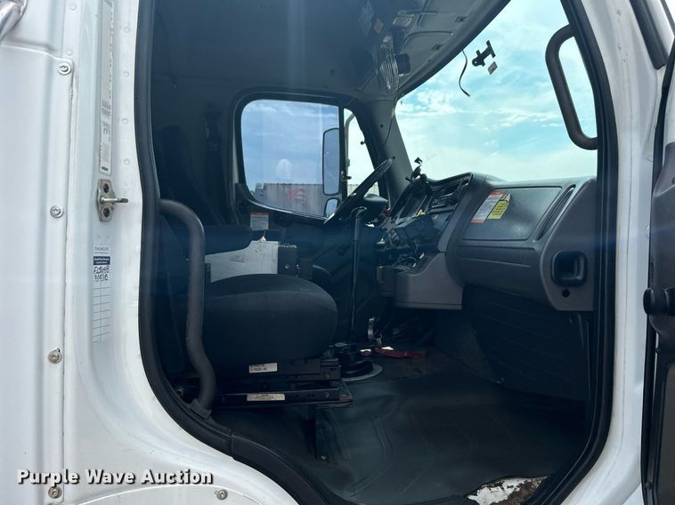 image for item LV9059 2007 Freightliner Business Class M2  crane truck