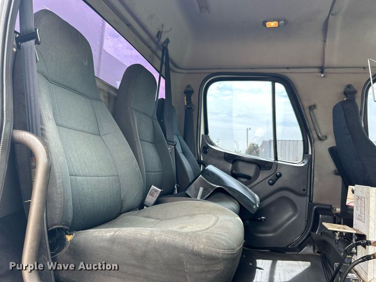 image for item LV9059 2007 Freightliner Business Class M2  crane truck