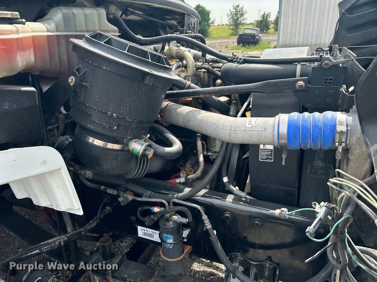 image for item LV9059 2007 Freightliner Business Class M2  crane truck