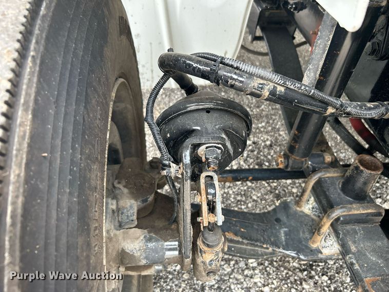 image for item LV9059 2007 Freightliner Business Class M2  crane truck