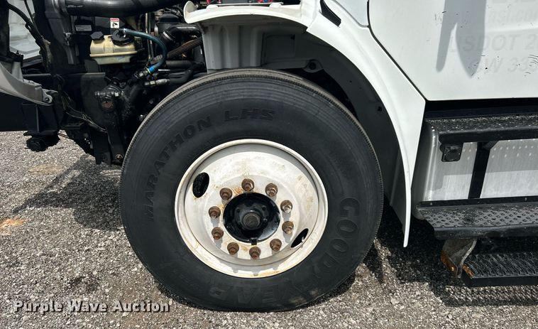 image for item LV9059 2007 Freightliner Business Class M2  crane truck