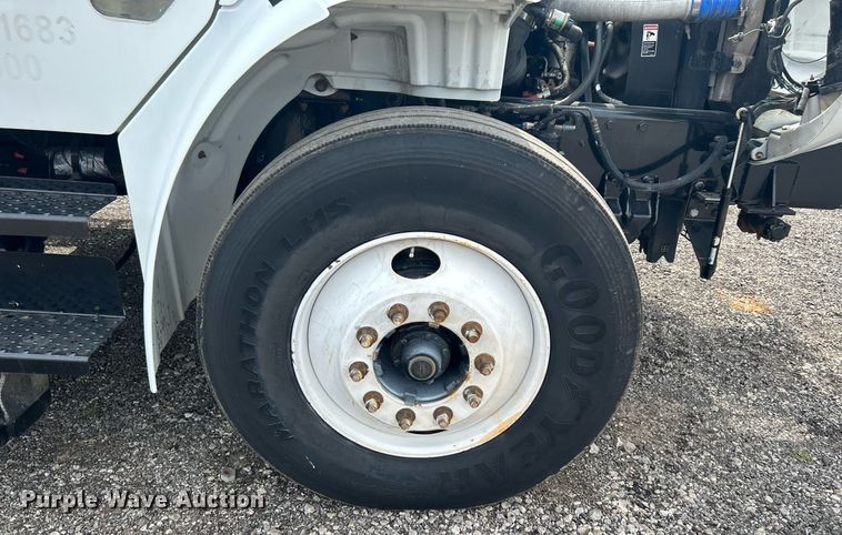 image for item LV9059 2007 Freightliner Business Class M2  crane truck