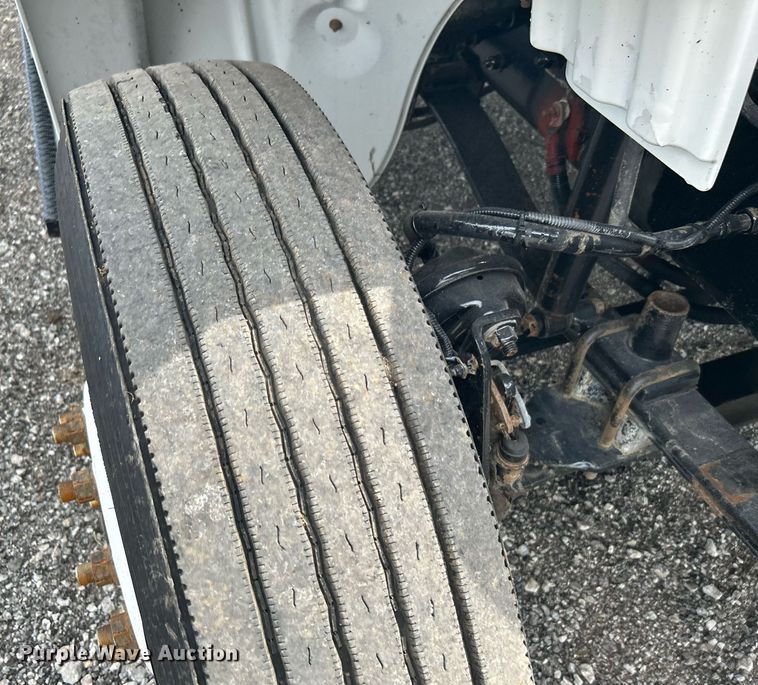 image for item LV9059 2007 Freightliner Business Class M2  crane truck