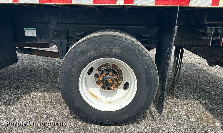 image for item LV9059 2007 Freightliner Business Class M2  crane truck