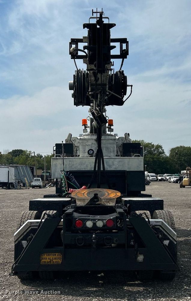 image for item LV9061 2011 Western Star 4900FA  crane truck