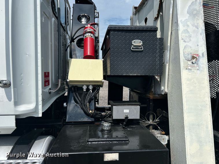 image for item LV9061 2011 Western Star 4900FA  crane truck