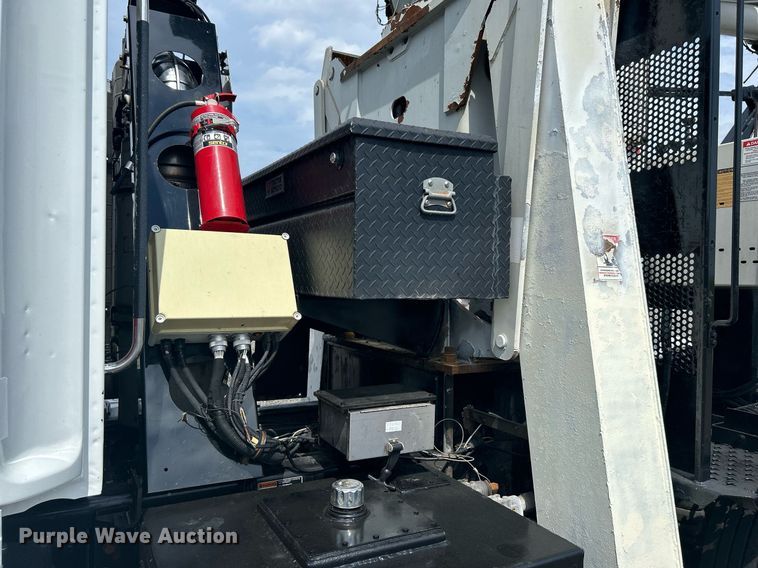 image for item LV9061 2011 Western Star 4900FA  crane truck