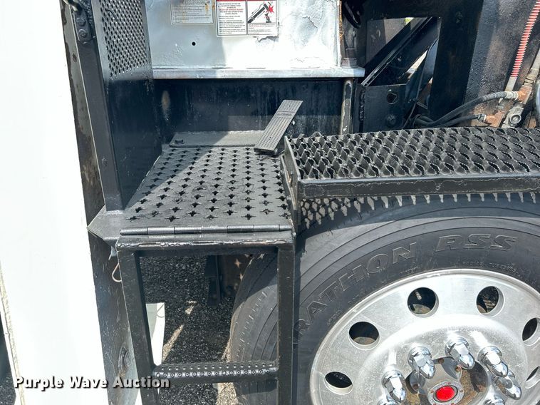 image for item LV9061 2011 Western Star 4900FA  crane truck