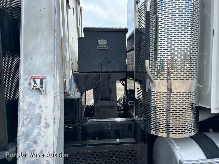 image for item LV9061 2011 Western Star 4900FA  crane truck