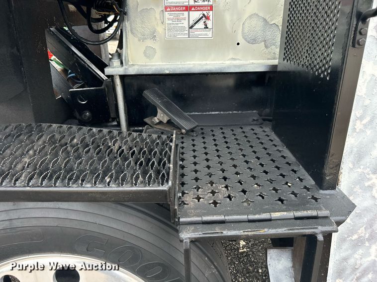 image for item LV9061 2011 Western Star 4900FA  crane truck