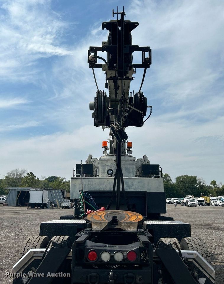 image for item LV9061 2011 Western Star 4900FA  crane truck