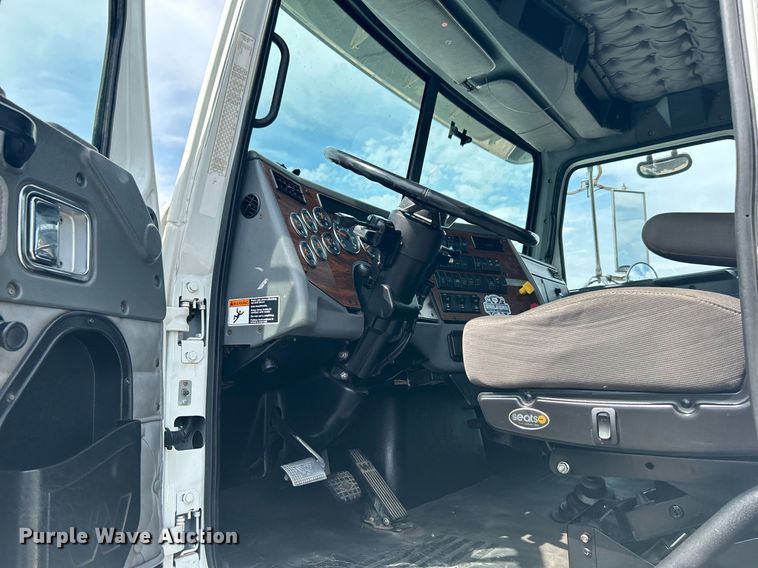 image for item LV9061 2011 Western Star 4900FA  crane truck