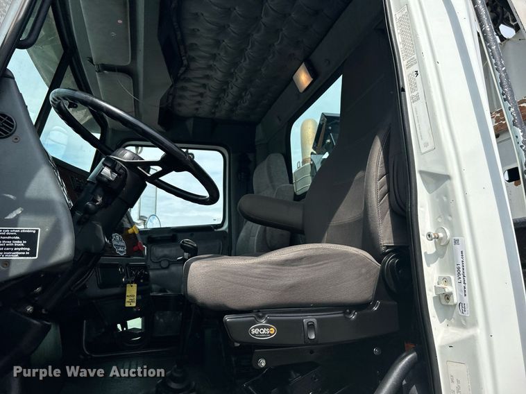 image for item LV9061 2011 Western Star 4900FA  crane truck