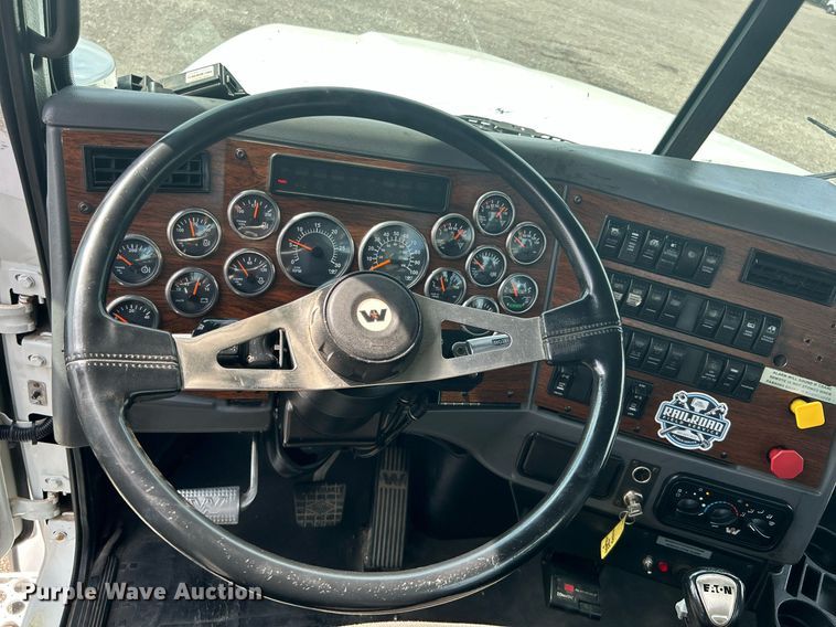 image for item LV9061 2011 Western Star 4900FA  crane truck