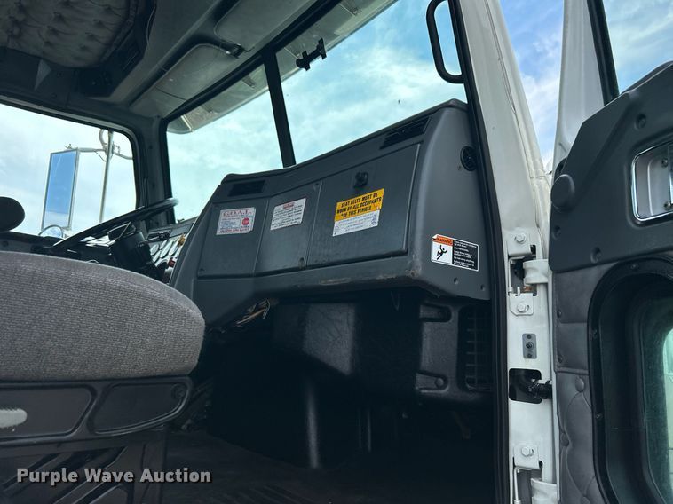 image for item LV9061 2011 Western Star 4900FA  crane truck