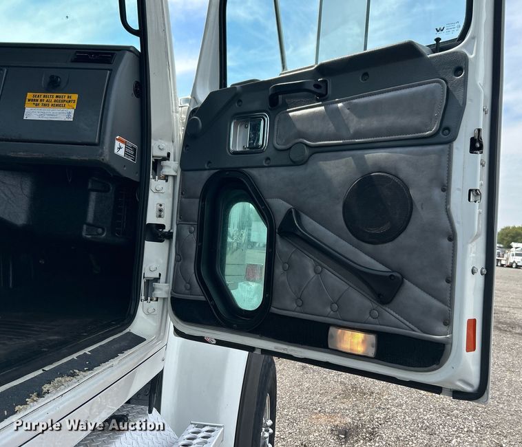 image for item LV9061 2011 Western Star 4900FA  crane truck