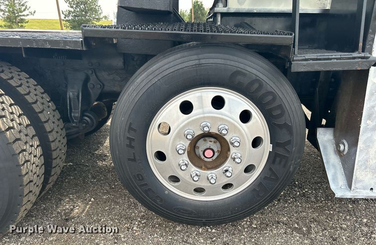 image for item LV9061 2011 Western Star 4900FA  crane truck