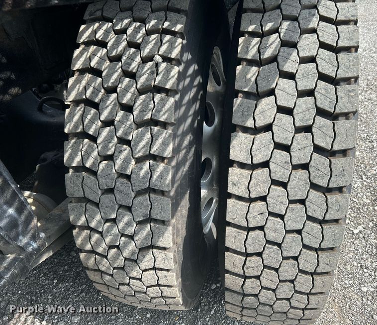 image for item LV9061 2011 Western Star 4900FA  crane truck