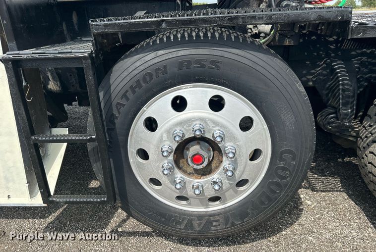 image for item LV9061 2011 Western Star 4900FA  crane truck