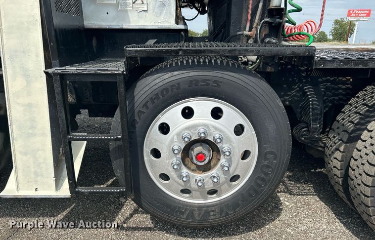 image for item LV9061 2011 Western Star 4900FA  crane truck