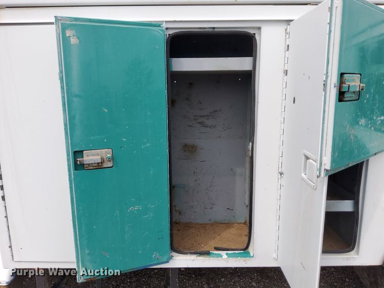 image for item LV9067 1992 International 4700  digger derrick truck