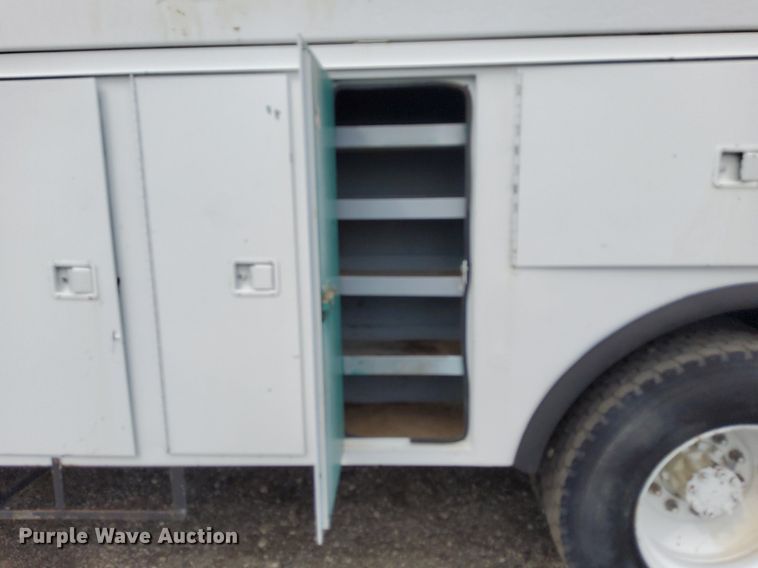 image for item LV9067 1992 International 4700  digger derrick truck