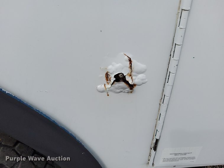 image for item LV9067 1992 International 4700  digger derrick truck