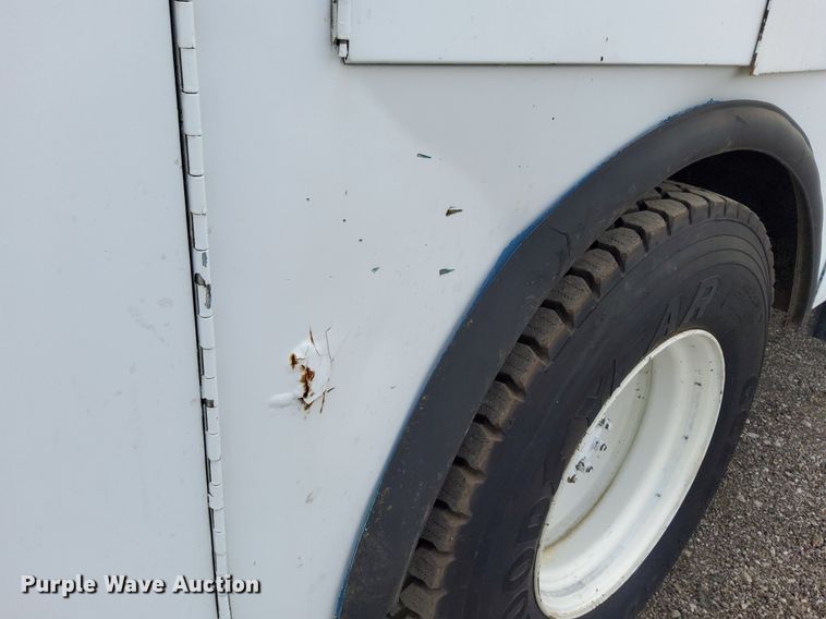 image for item LV9067 1992 International 4700  digger derrick truck