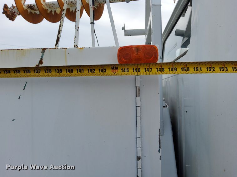 image for item LV9067 1992 International 4700  digger derrick truck