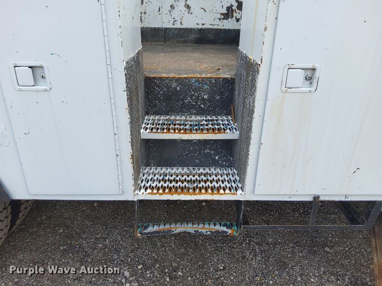 image for item LV9067 1992 International 4700  digger derrick truck