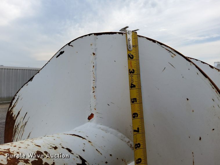 image for item LV9067 1992 International 4700  digger derrick truck