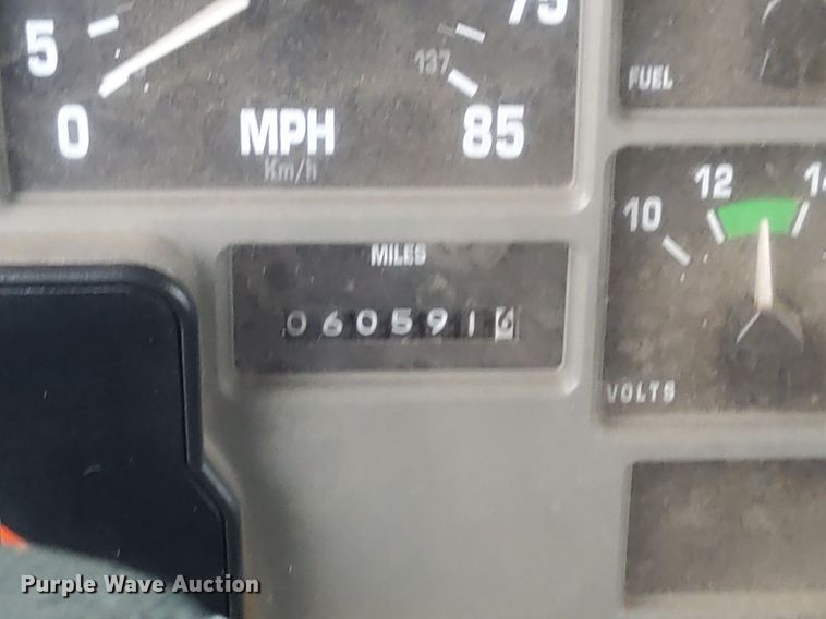 image for item LV9067 1992 International 4700  digger derrick truck