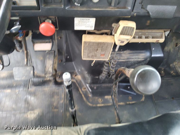 image for item LV9067 1992 International 4700  digger derrick truck