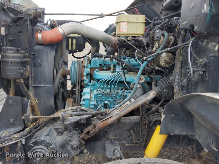 image for item LV9067 1992 International 4700  digger derrick truck