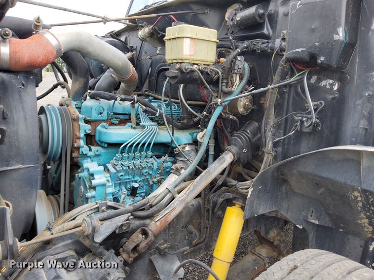 image for item LV9067 1992 International 4700  digger derrick truck