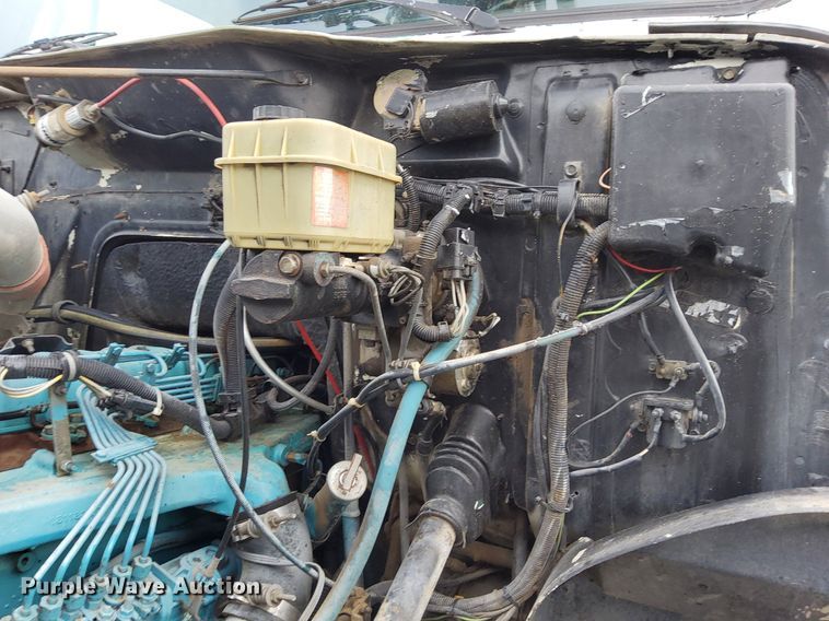 image for item LV9067 1992 International 4700  digger derrick truck