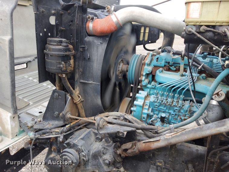 image for item LV9067 1992 International 4700  digger derrick truck