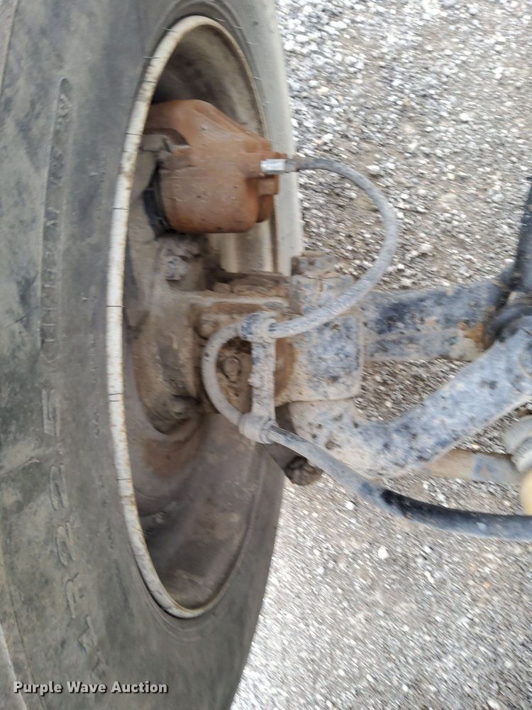 image for item LV9067 1992 International 4700  digger derrick truck