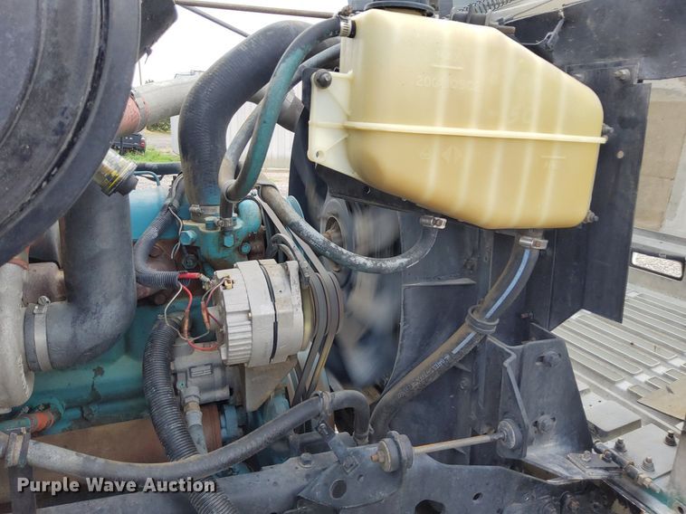 image for item LV9067 1992 International 4700  digger derrick truck